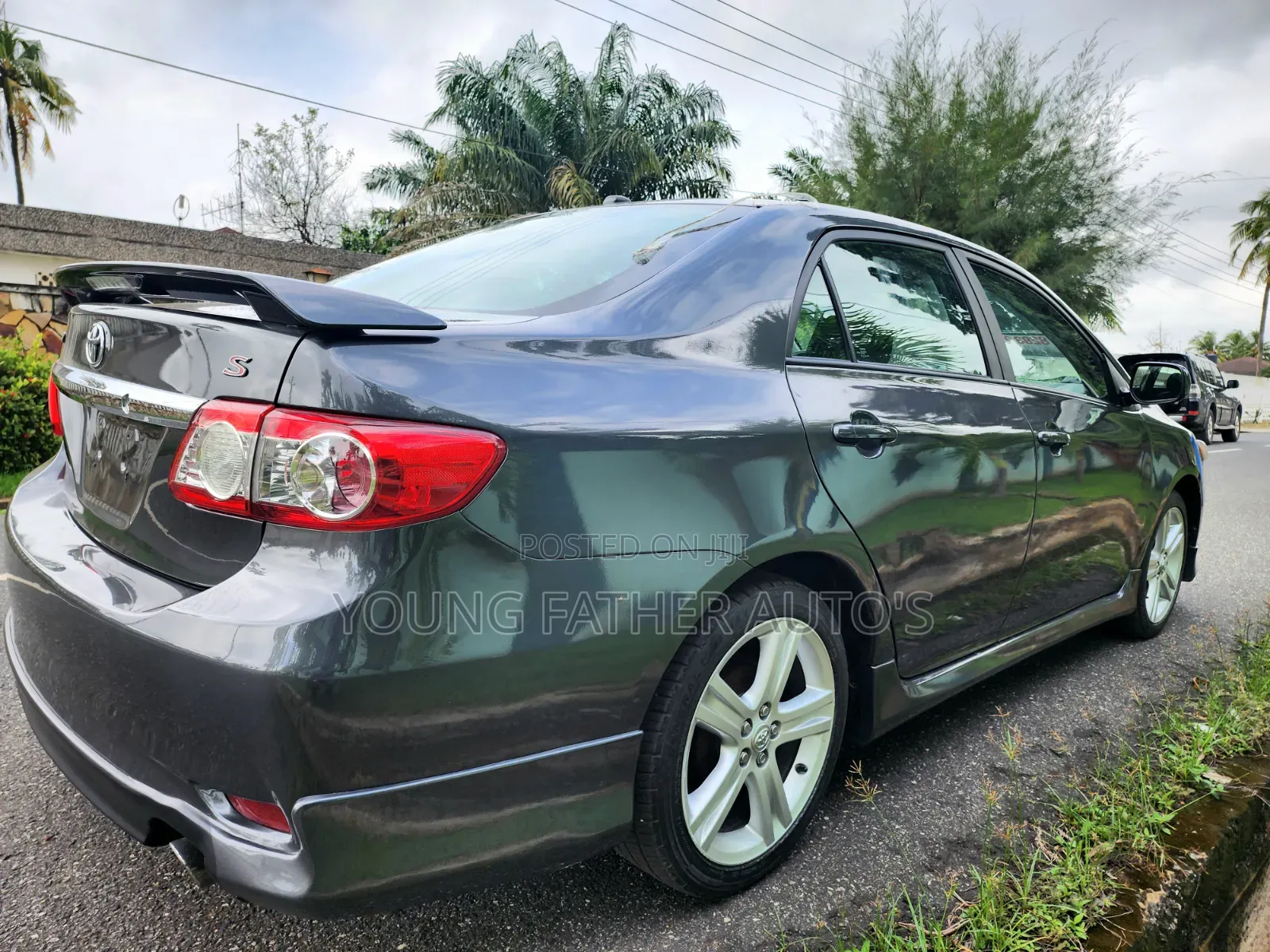 Toyota Corolla S Special Edition 4dr Sedan (1.8L 4cyl 4A) 2013 Gray