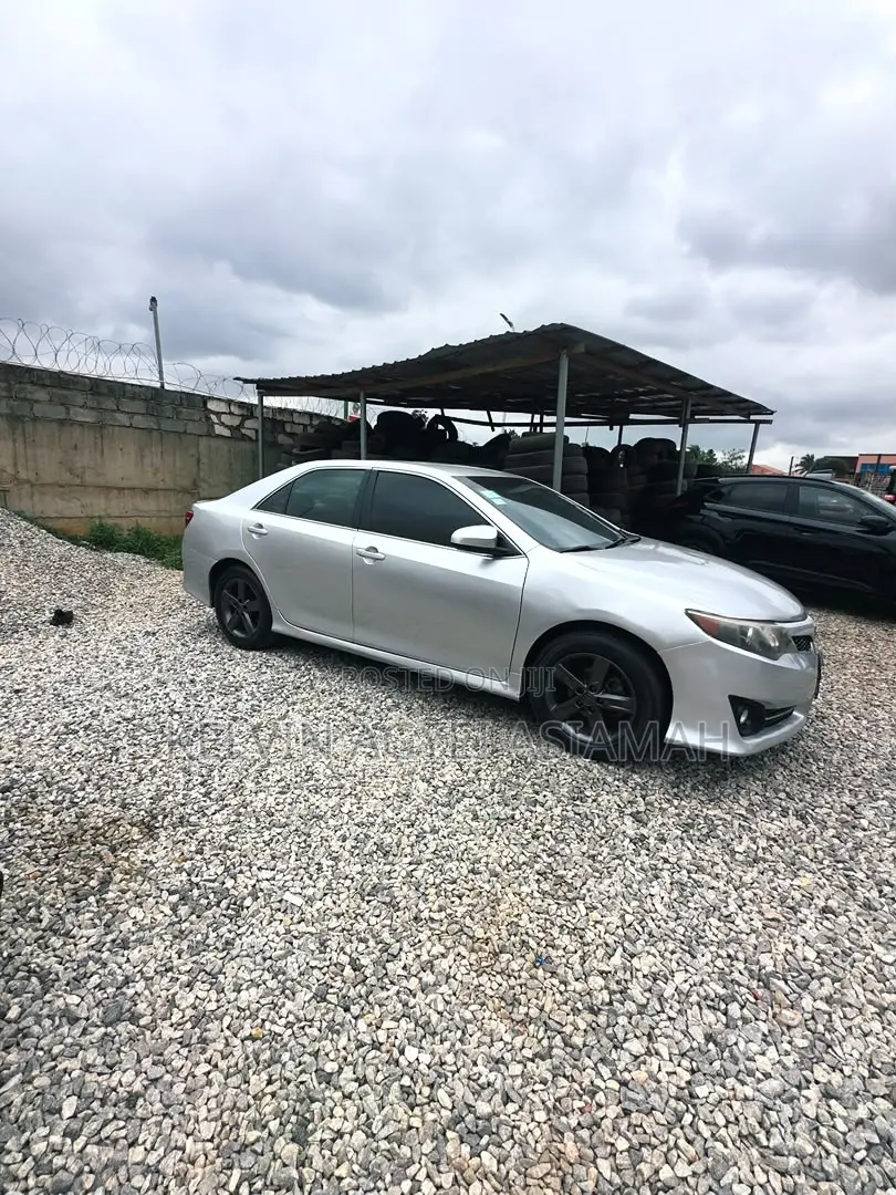 Toyota Camry 2014 Silver