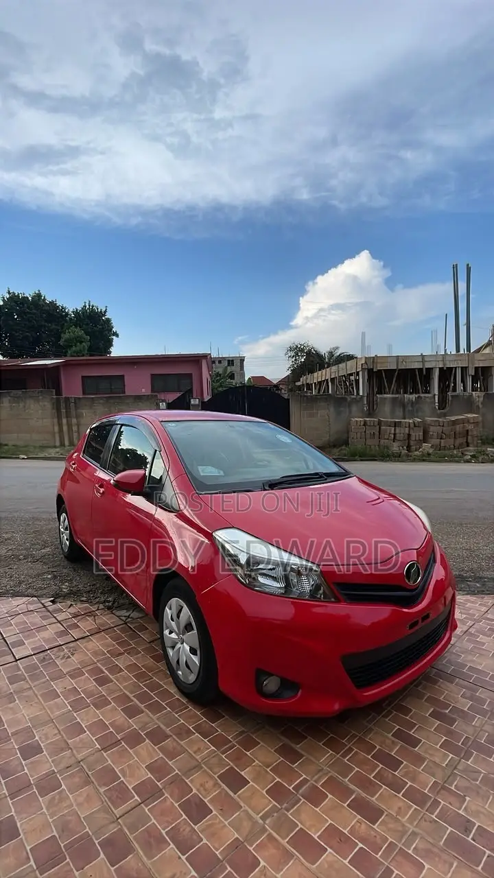 Toyota Vitz 2013 Red