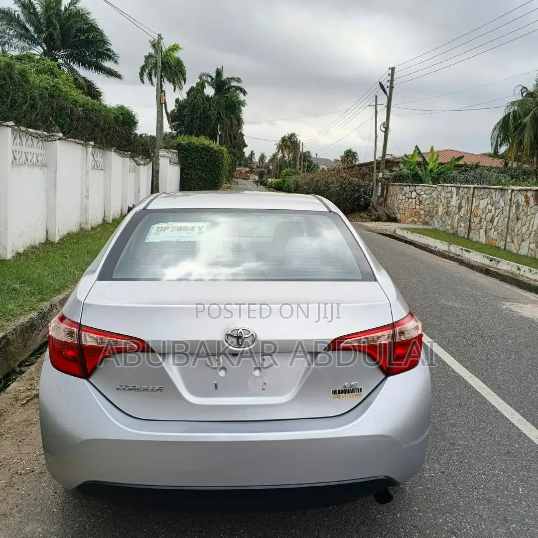 Toyota Corolla LE (1.8L 4cyl 2A) 2018 Silver