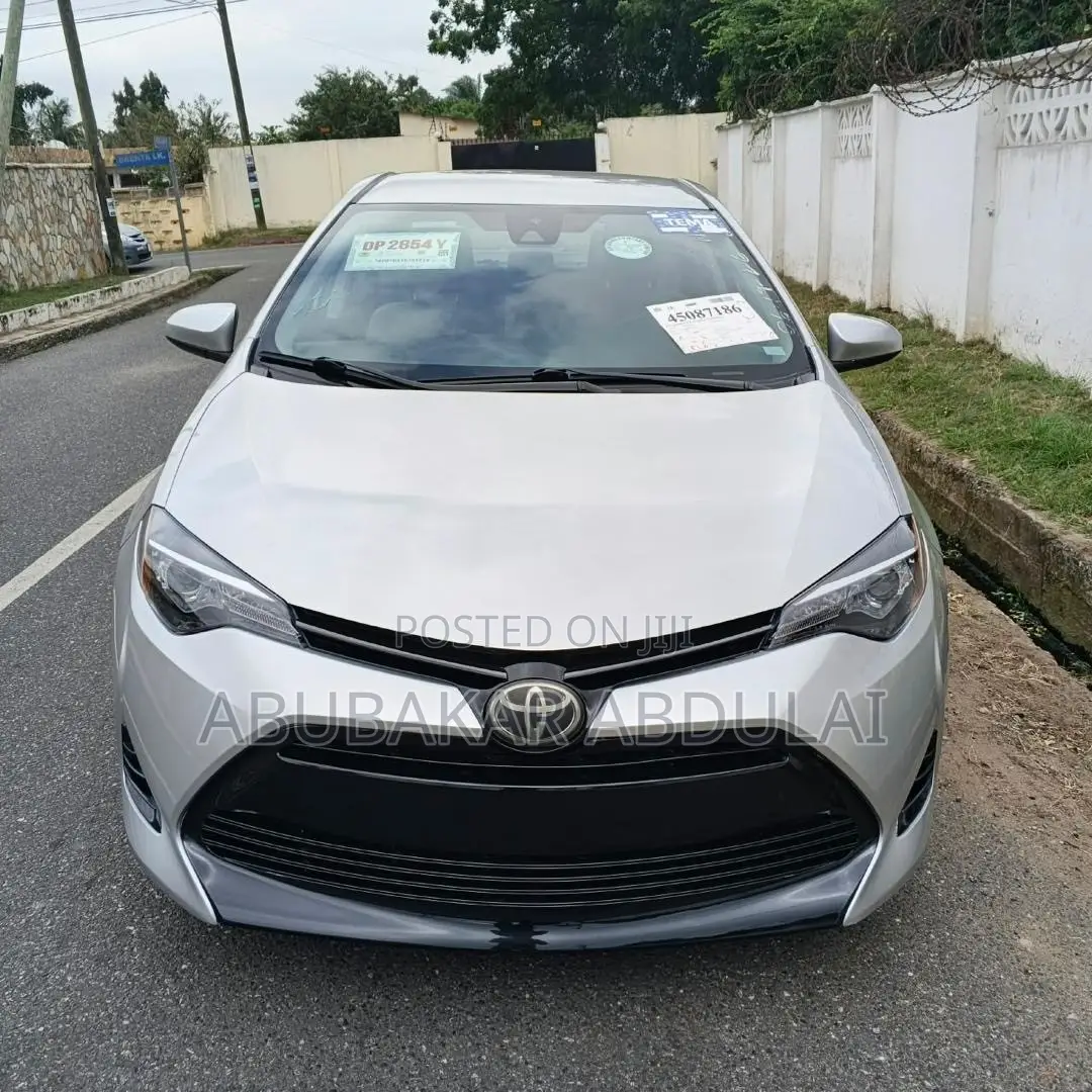 Toyota Corolla LE (1.8L 4cyl 2A) 2018 Silver