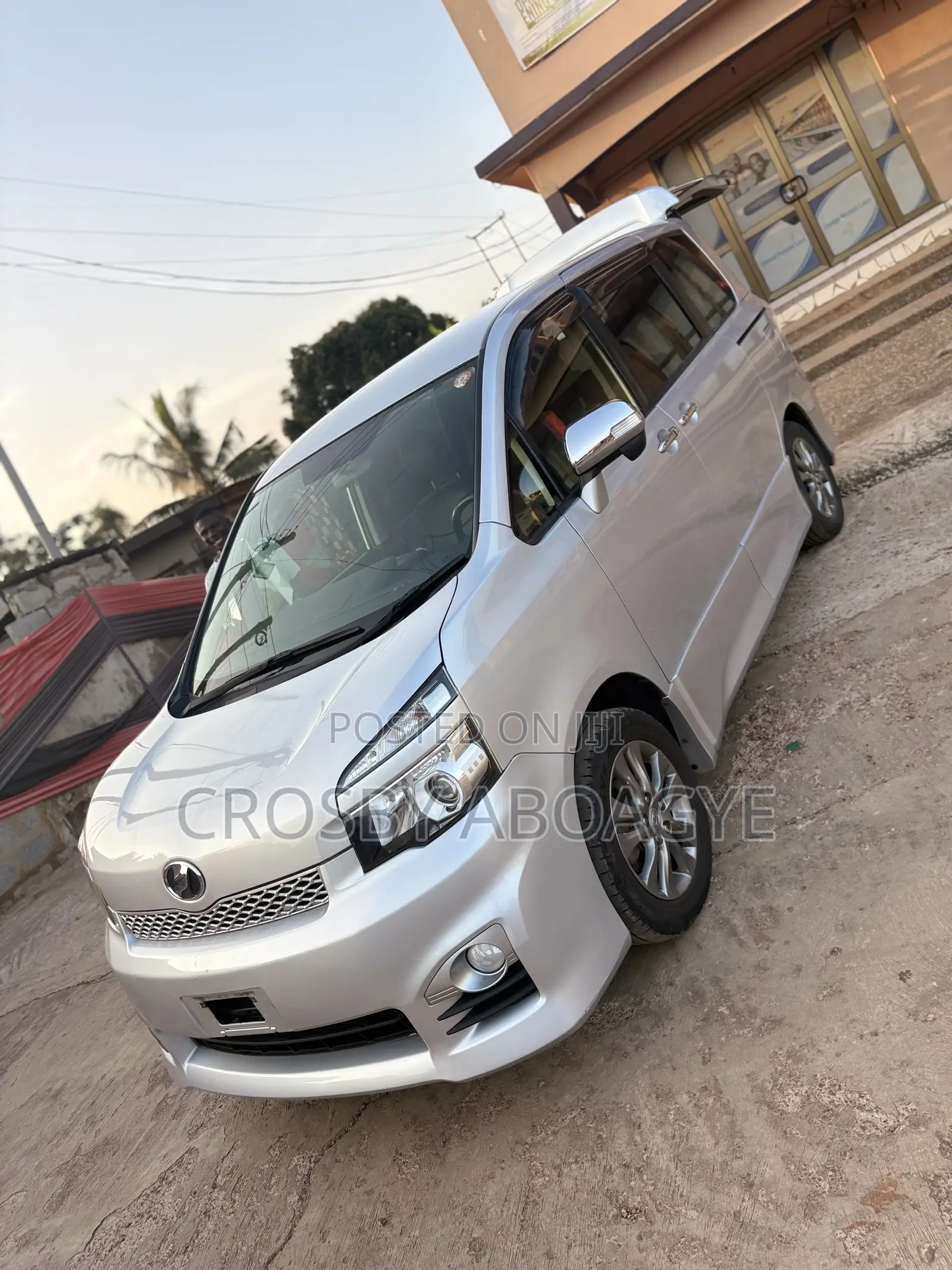 Toyota Voxy V 4WD 8-Seater 2011 Silver