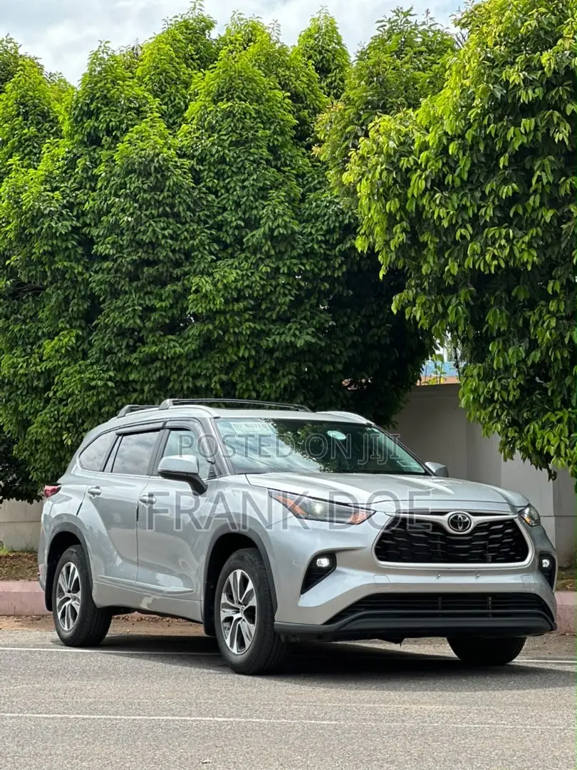 Toyota Highlander XLE AWD 2023 Silver