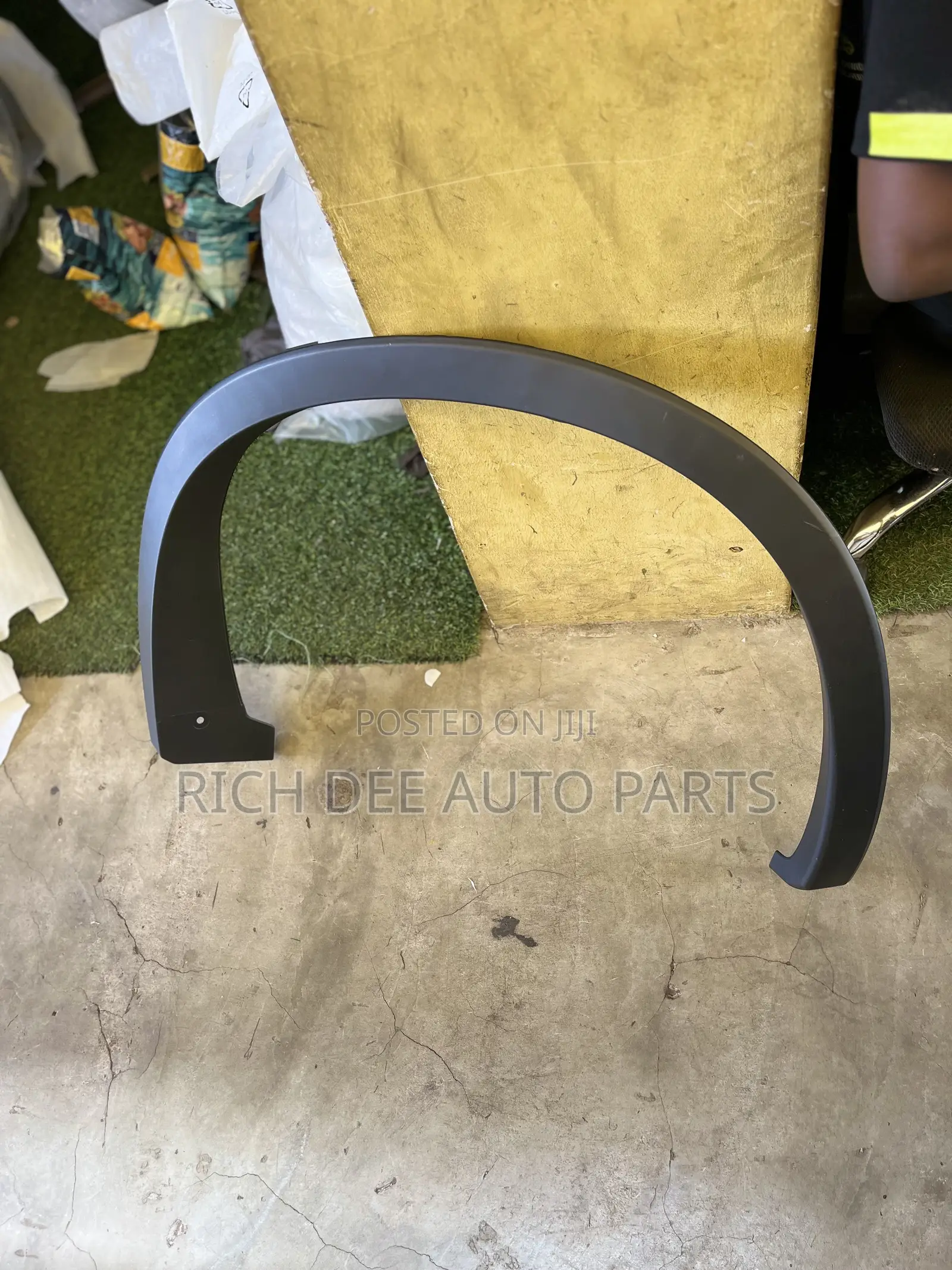 Outlander 2022, 2023, 2024, 2025 Fender Mouldings Back