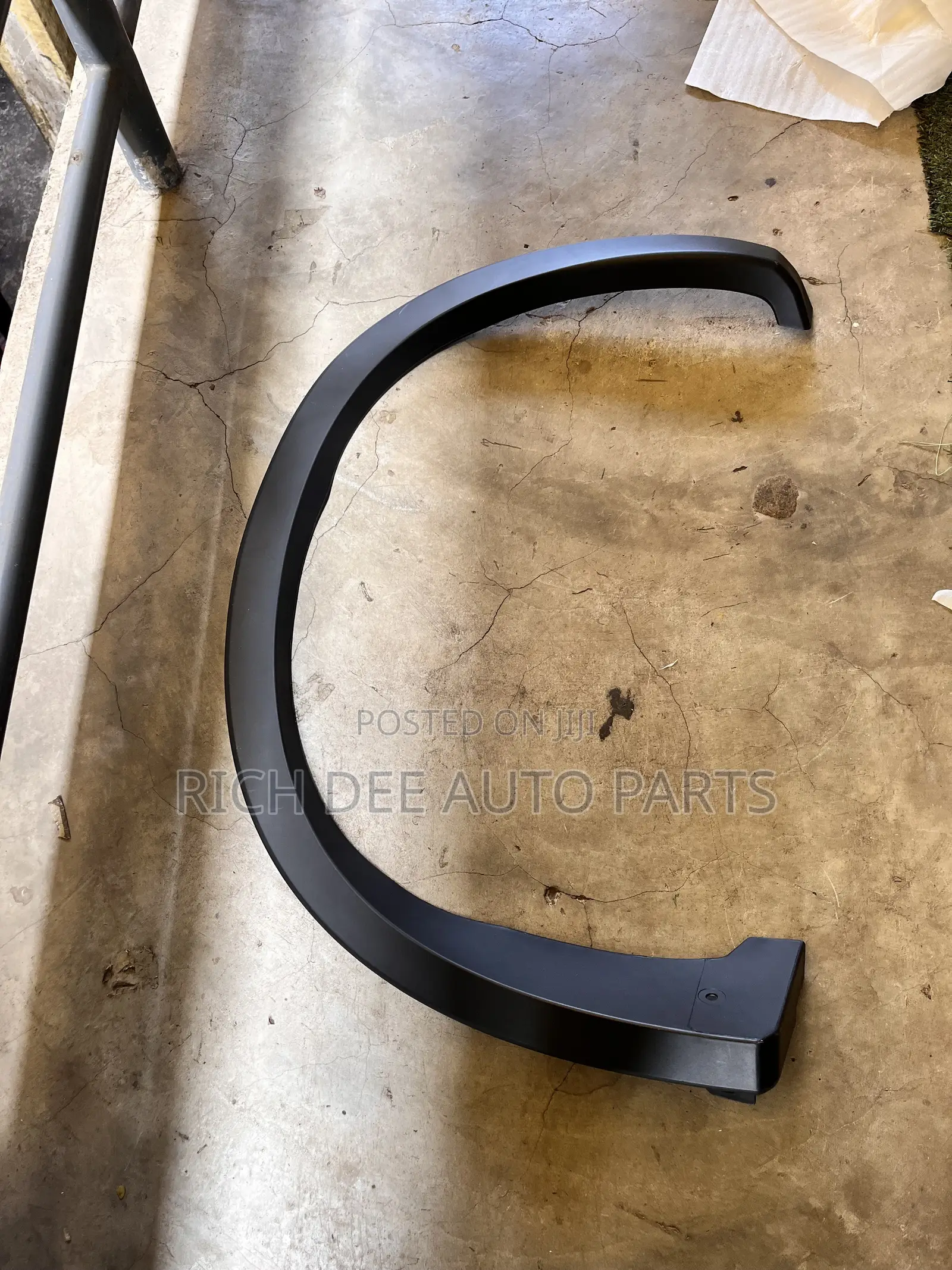 Outlander 2022, 2023, 2024, 2025 Fender Mouldings Back