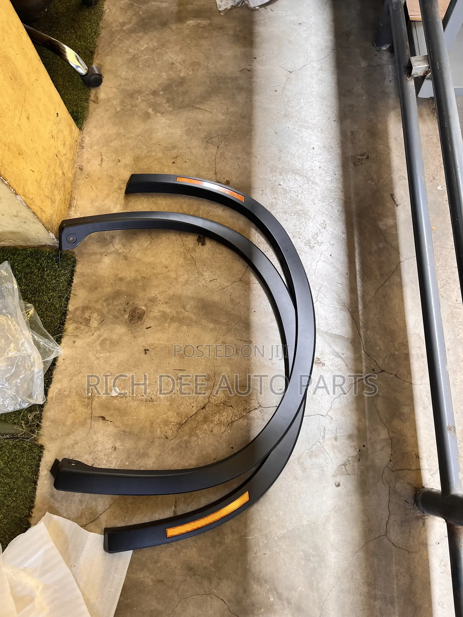 Mitsubishi Outlander 2022-2025 Front Fender Mouldings 2023, 2024, 2025