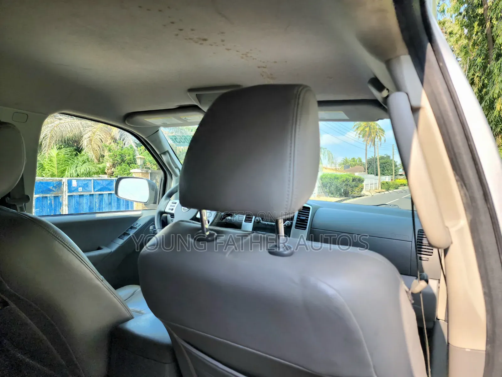 Nissan Frontier SL 4x4 Crew Cab 6 ft. box 139.9 in. WB 2016 Gray