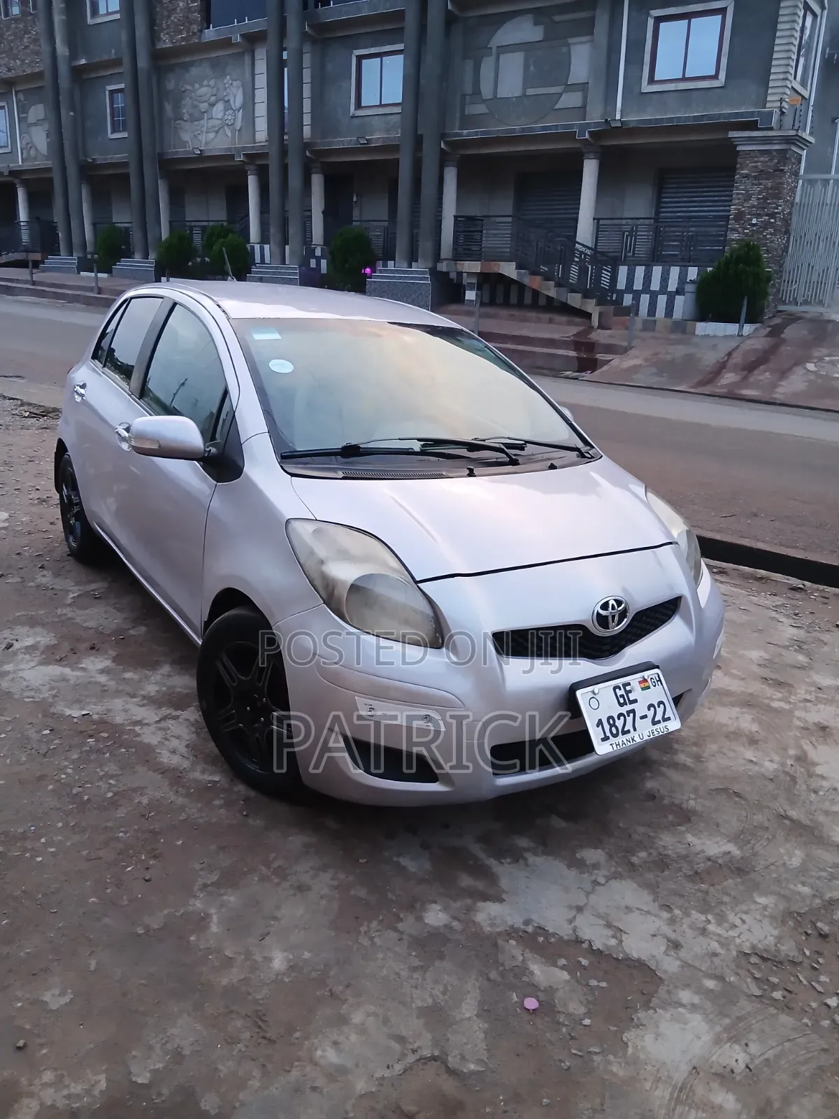 Toyota Vitz 1.3 FWD 5dr 2010 Silver