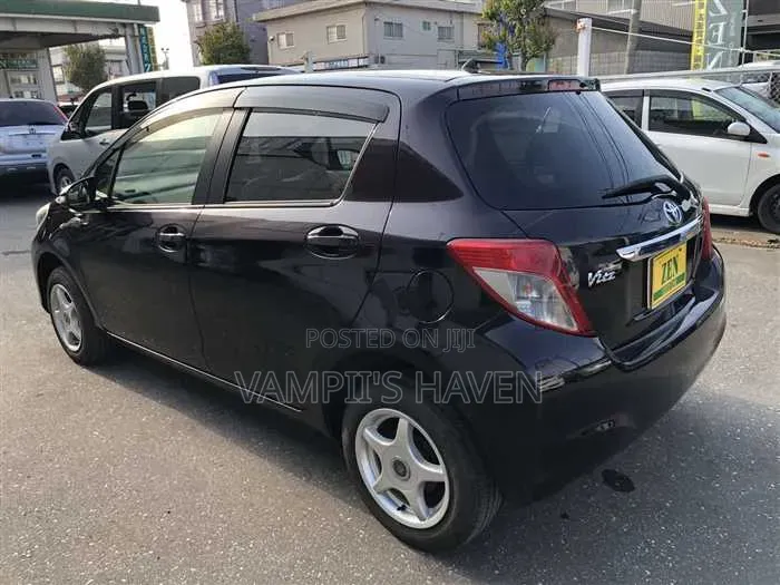 Toyota Vitz 1.3 FWD 3dr 2013 Black