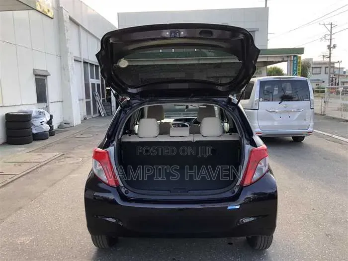 Toyota Vitz 1.3 FWD 3dr 2013 Black