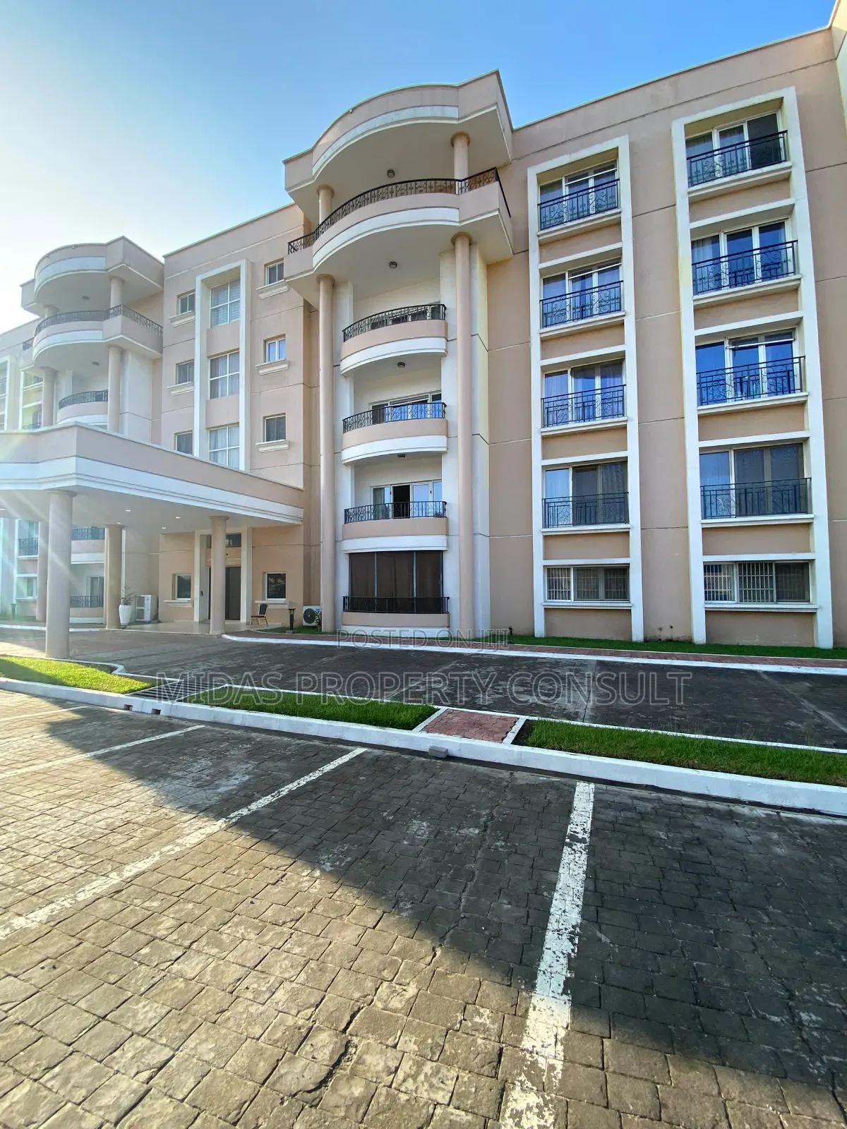 Furnished 2bdrm Apartment in Accra Mall Area for rent