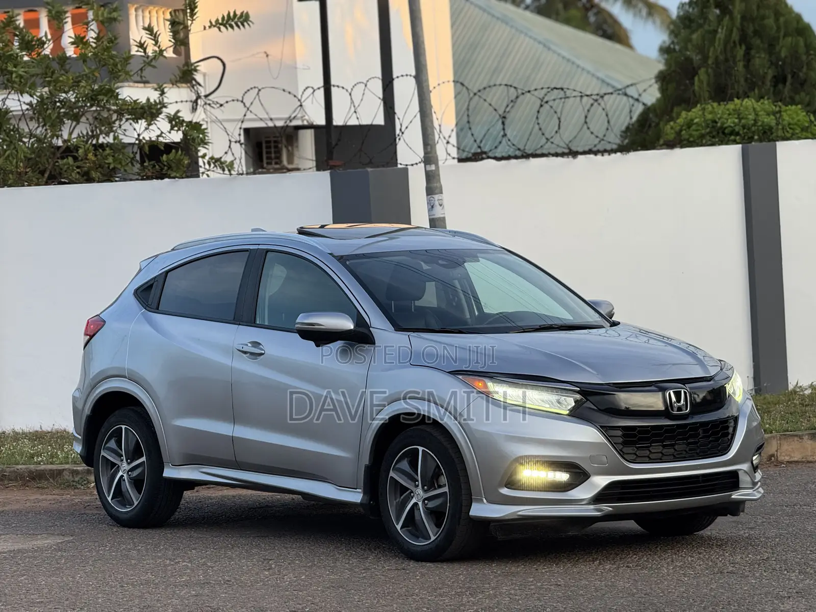 Honda HR-V Touring AWD 2019 Silver