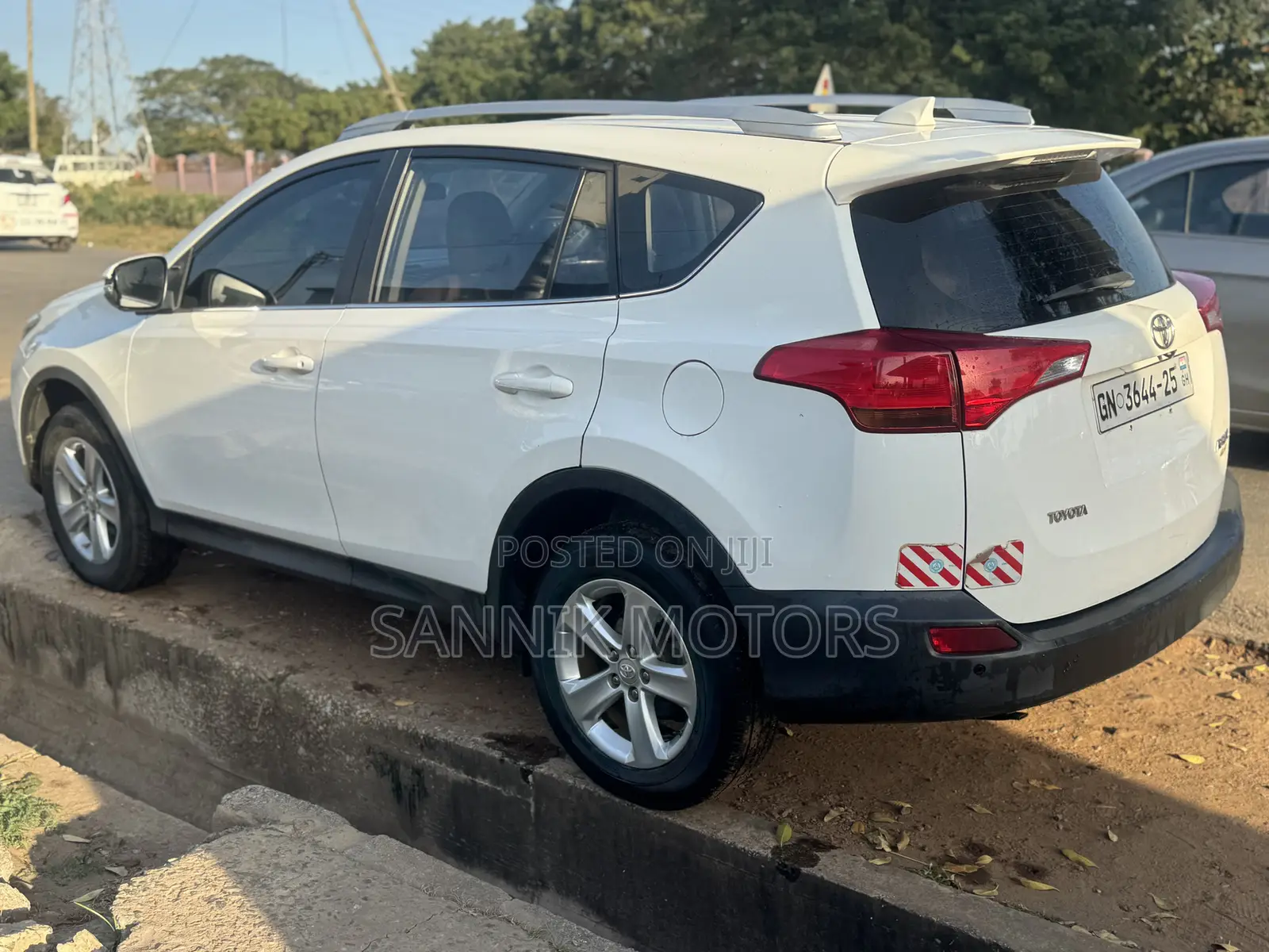 Toyota RAV4 SE AWD (2.5L 4cyl 6A) 2016 White