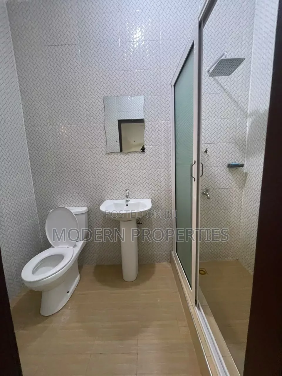 3bdrm House in Modern Properties, Baatsona Total for rent