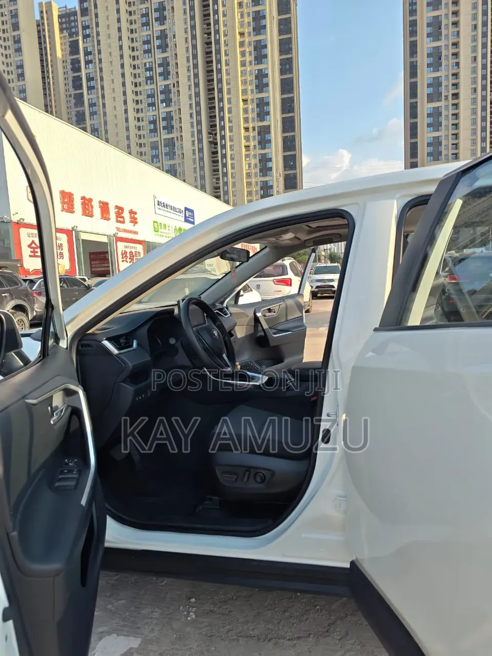 Toyota RAV4 XLE Premium 2021 White