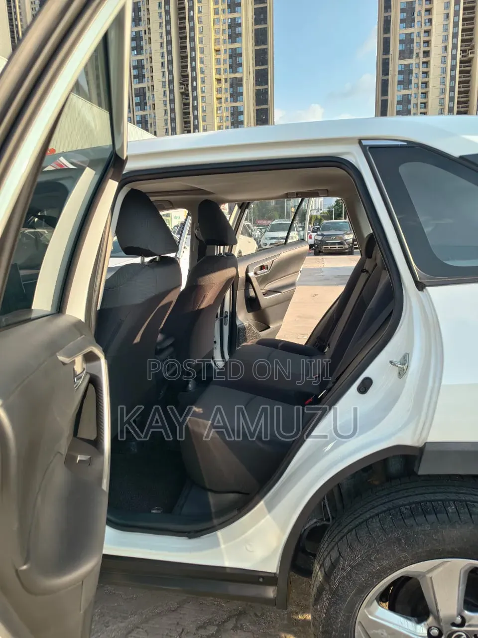 Toyota RAV4 XLE Premium 2021 White