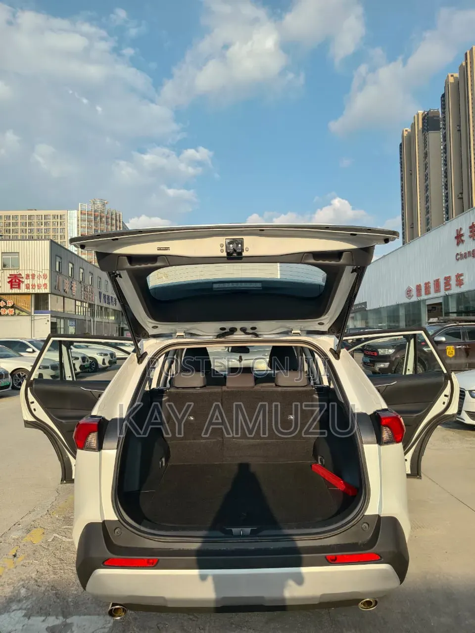 Toyota RAV4 XLE Premium 2021 White