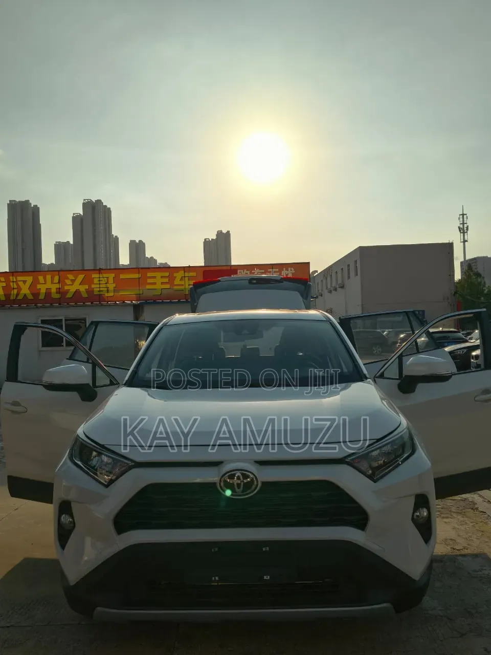 Toyota RAV4 XLE Premium 2021 White