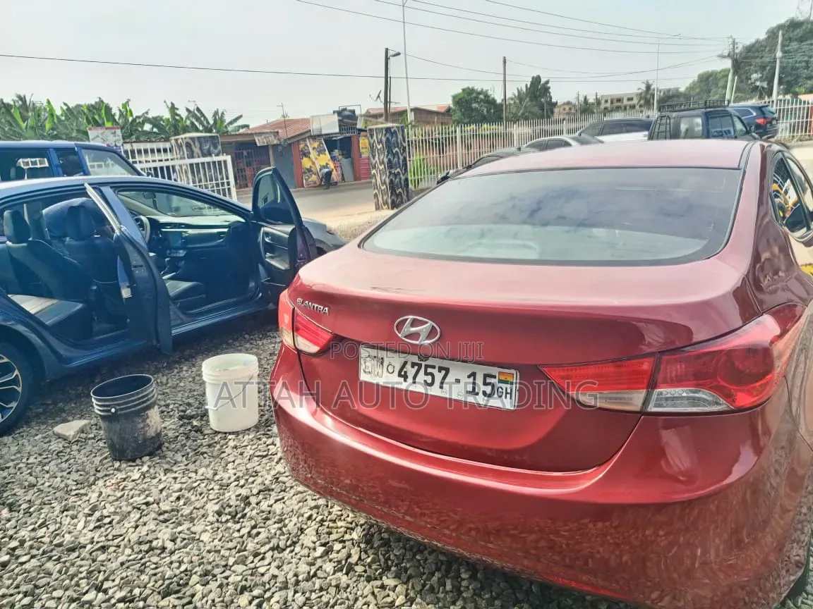 Hyundai Elantra 2015 Red