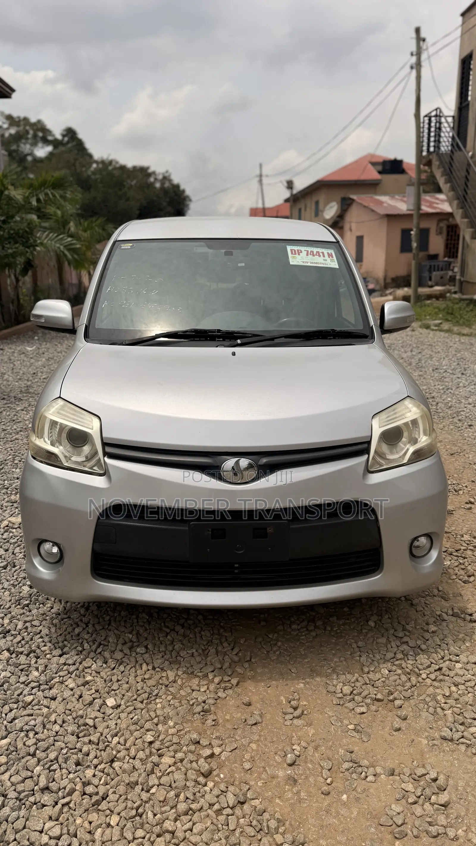 Toyota Sienta 1.5 FWD 2013 Silver