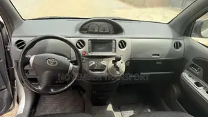 Toyota Sienta 1.5 FWD 2013 Silver