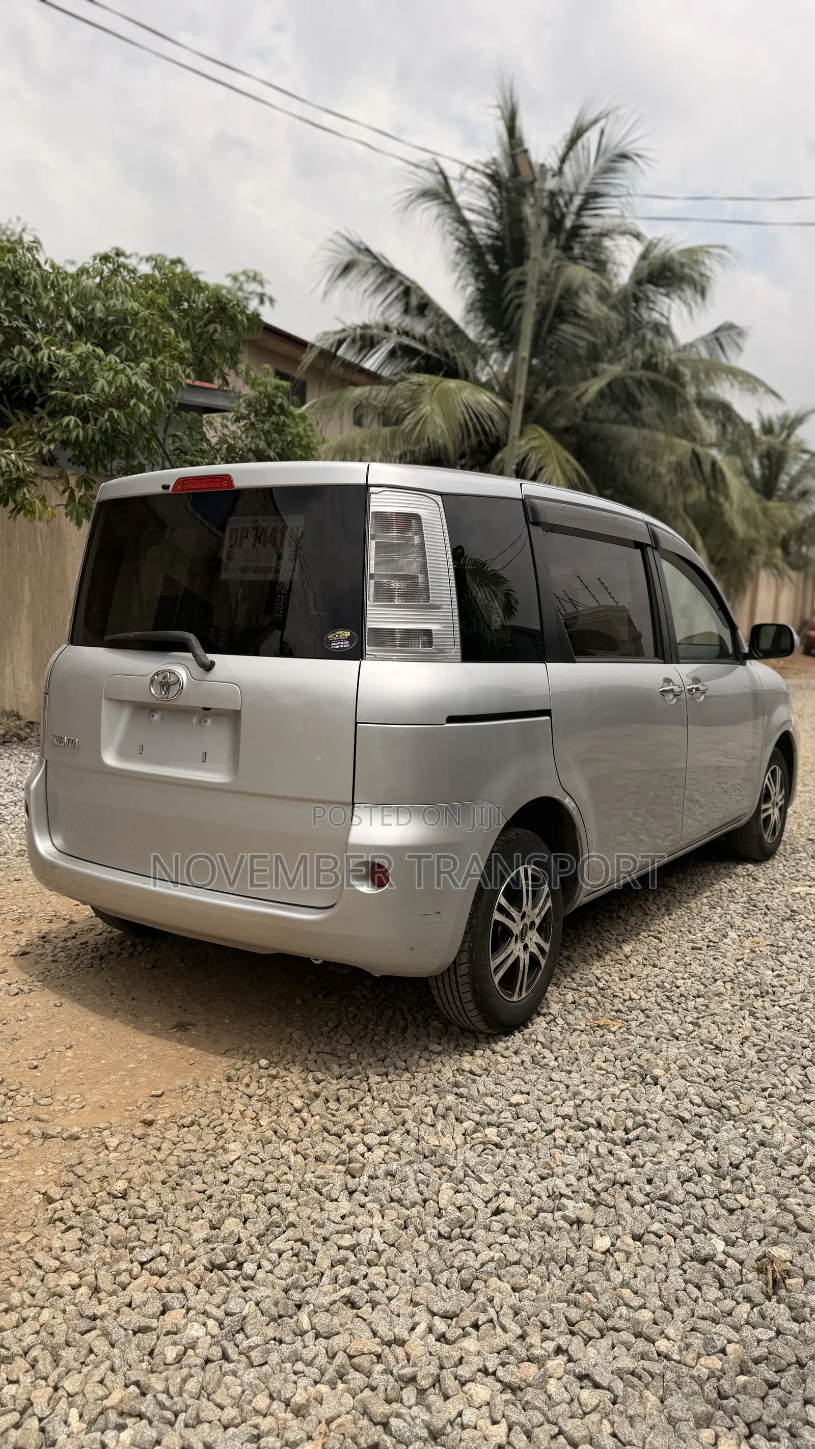 Toyota Sienta 1.5 FWD 2013 Silver