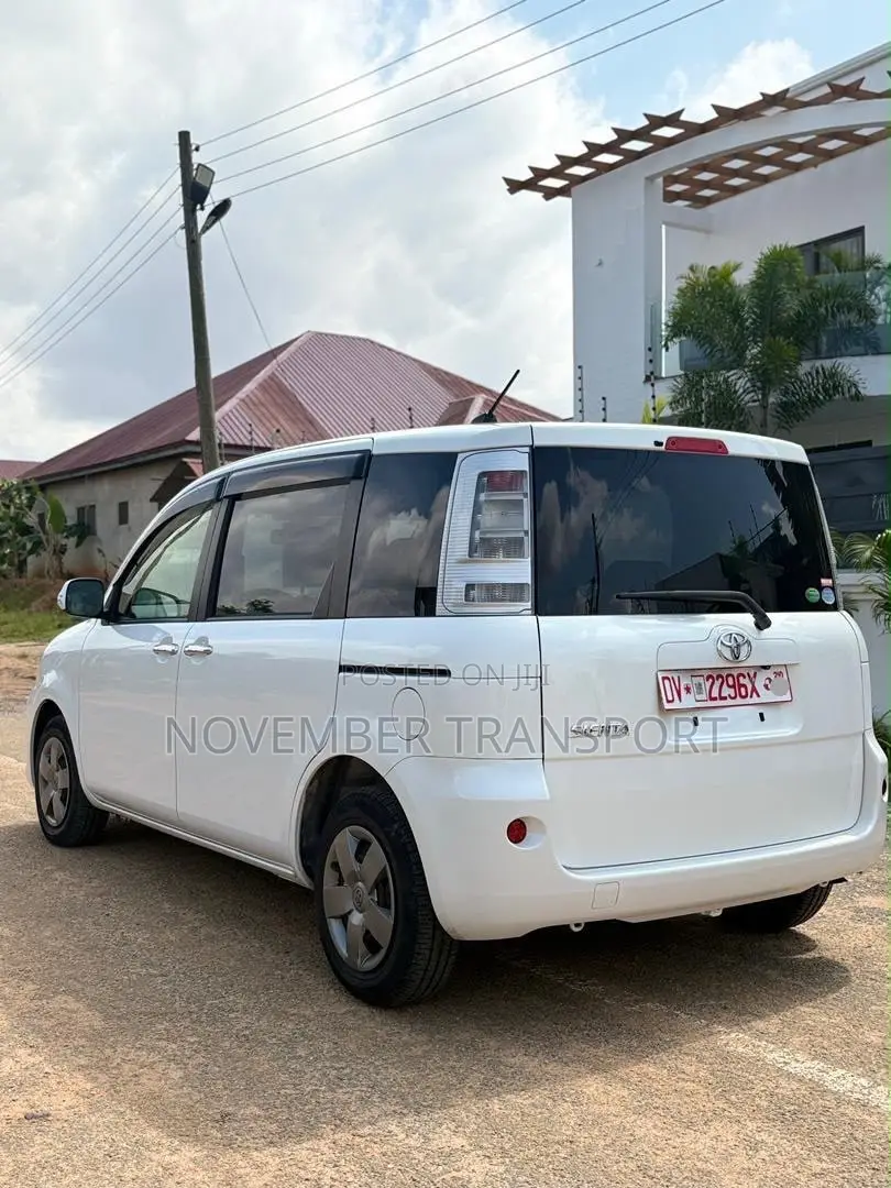 Toyota Sienta 1.5 FWD 2015 White