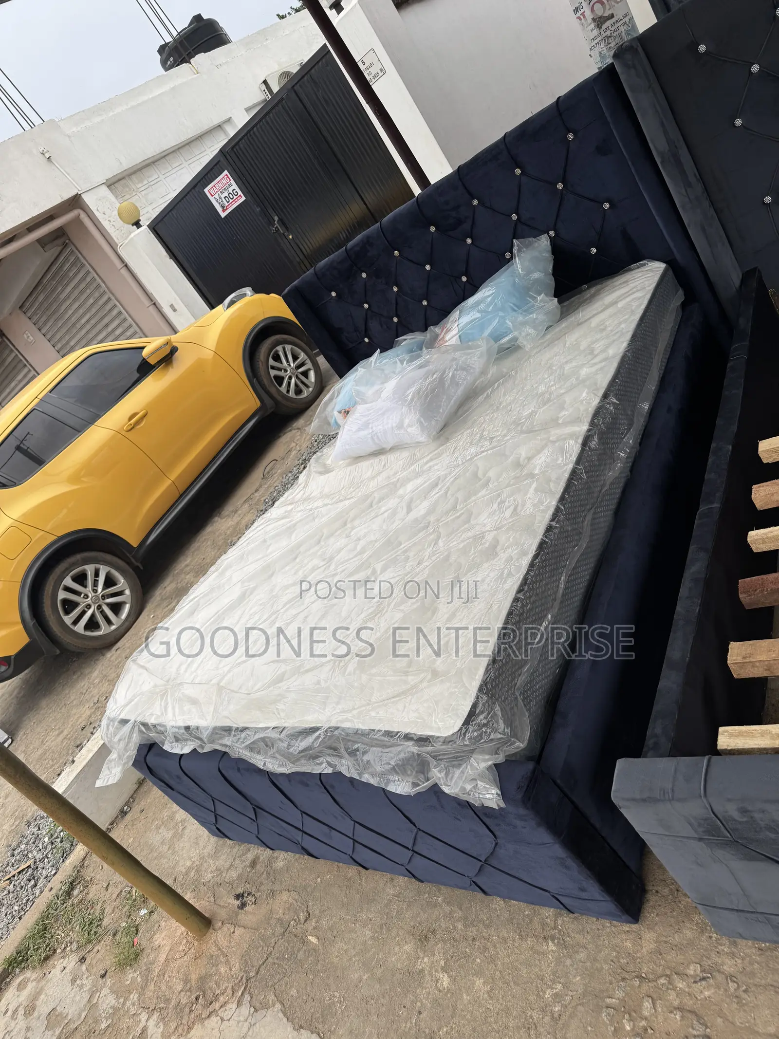 Design Bed Frame With Mattress