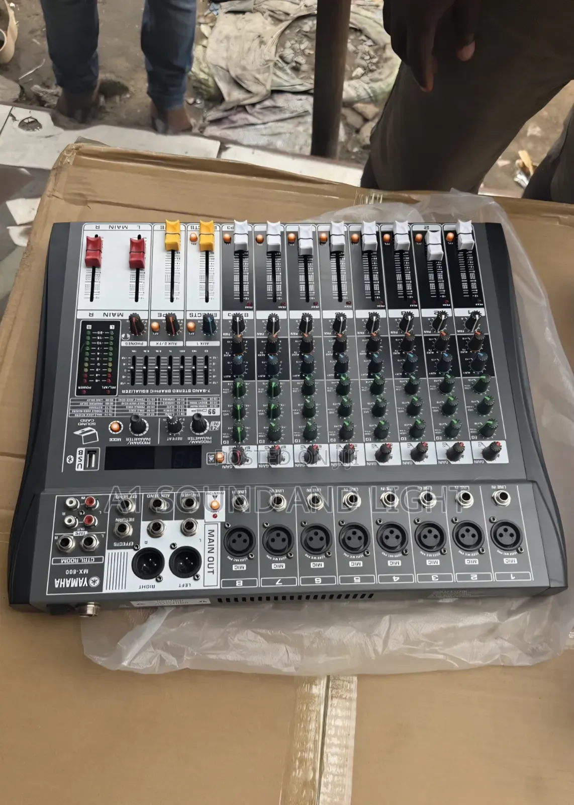 Yamaha MX-800 8 Channels Analog Mixer