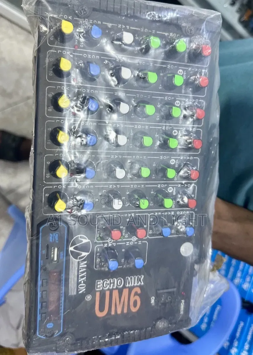 Maxx-on UM6 6-Channels Mixer