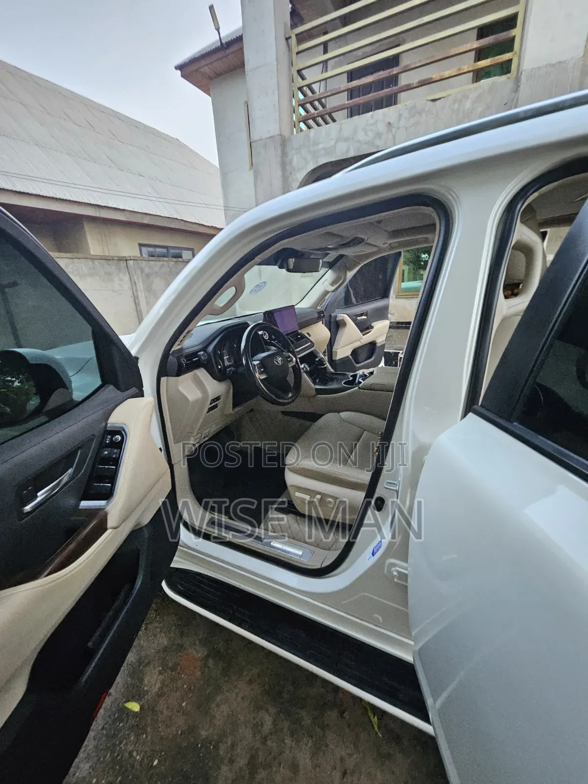Toyota Land Cruiser LC300 2023 White