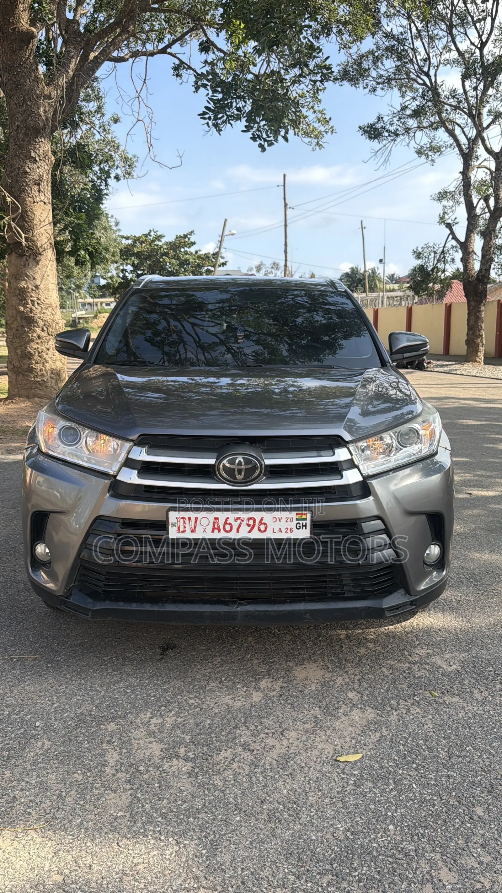 Toyota Highlander XLE 4x4 V6 (3.5L 6cyl 8A) 2018 Gray