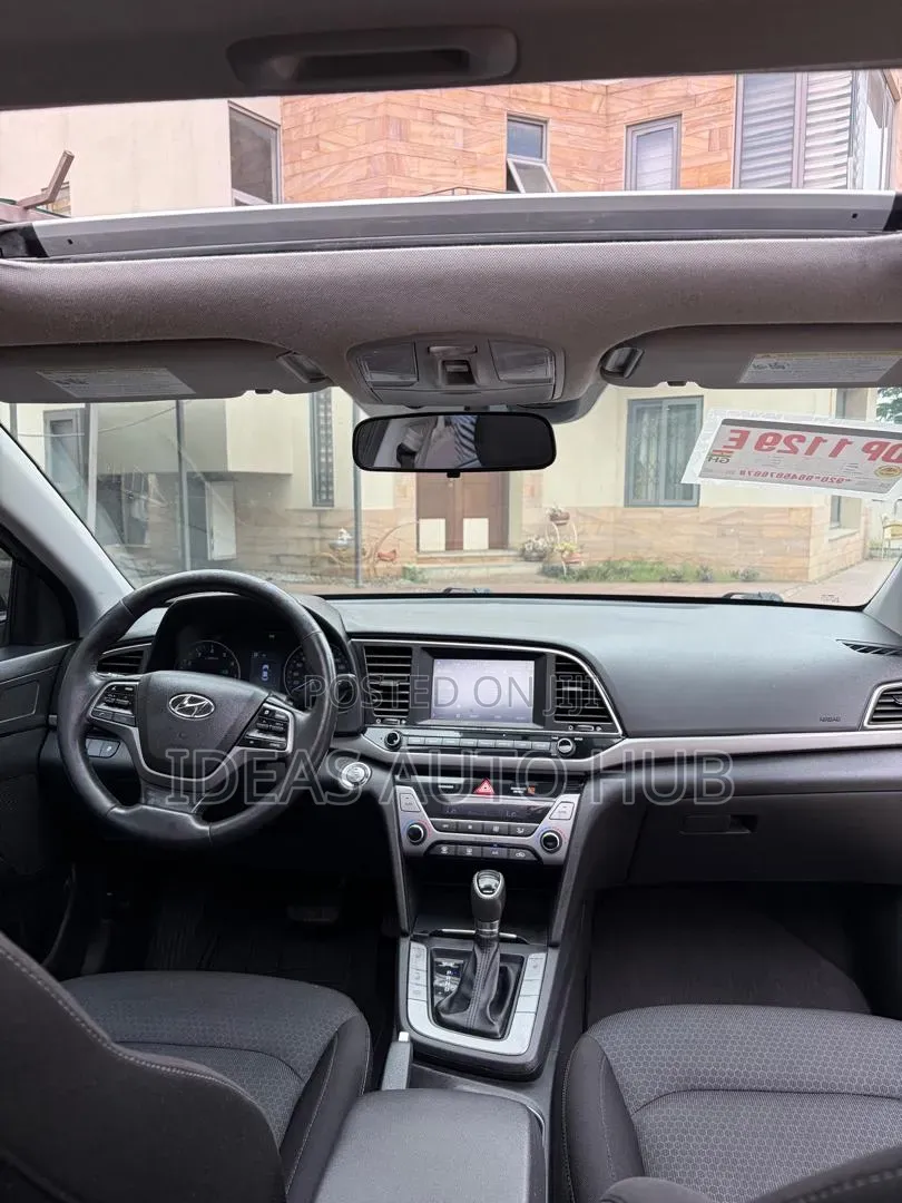 Hyundai Elantra SE Sedan FWD (2.0L 4cyl 6M) 2017 Black