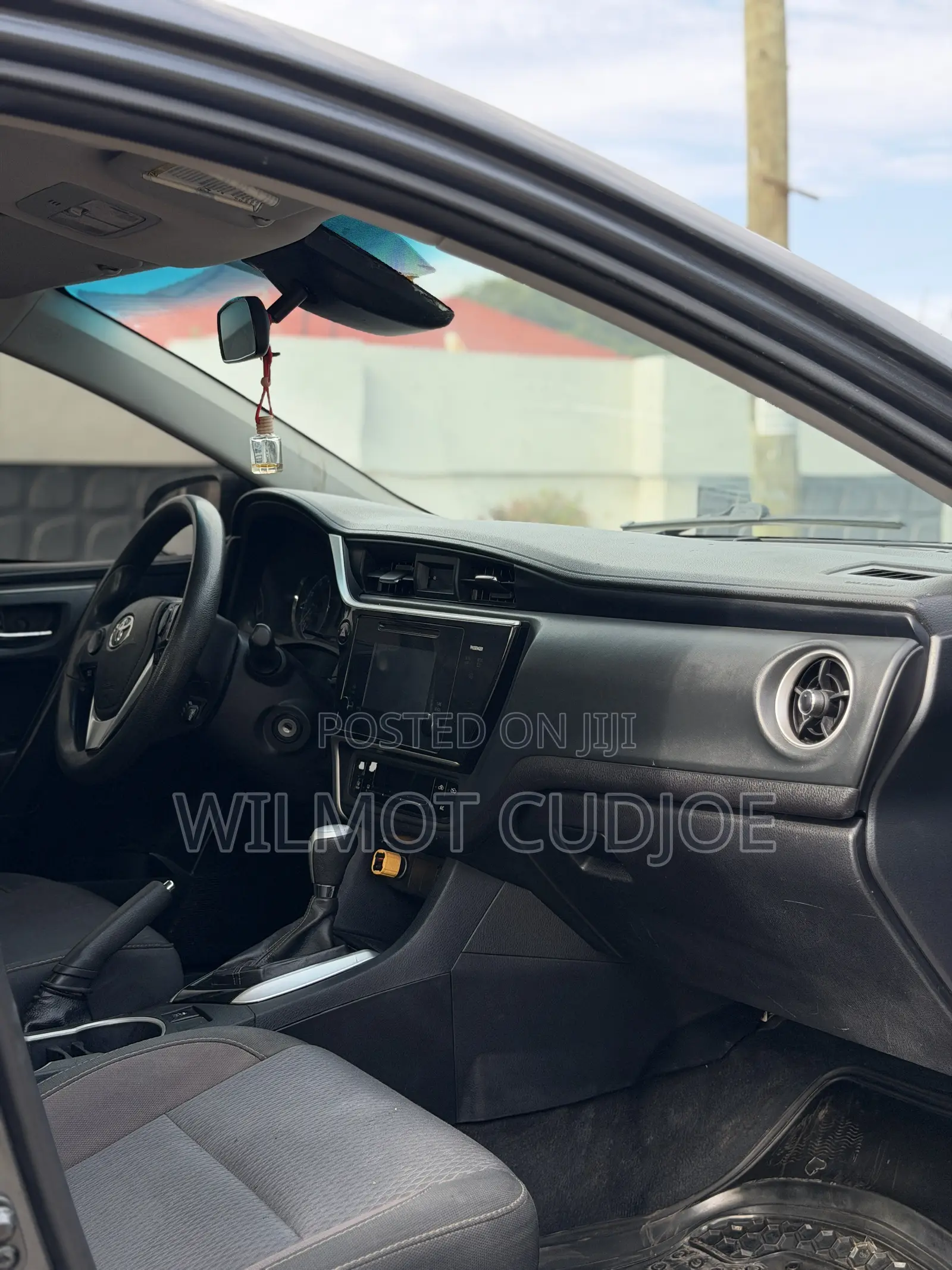 Toyota Corolla LE 4dr Sedan (1.8L 4cyl CVT) 2017 Gray