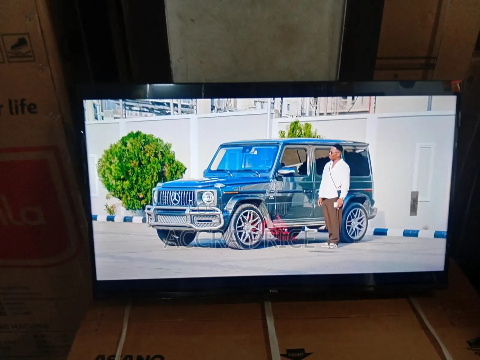 TCL 32-Inch Slim Design Television Modern Style for Your Home