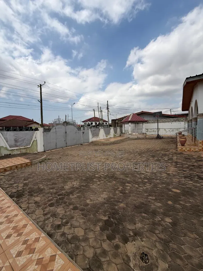 4bdrm House in Spintex Baatsona for sale