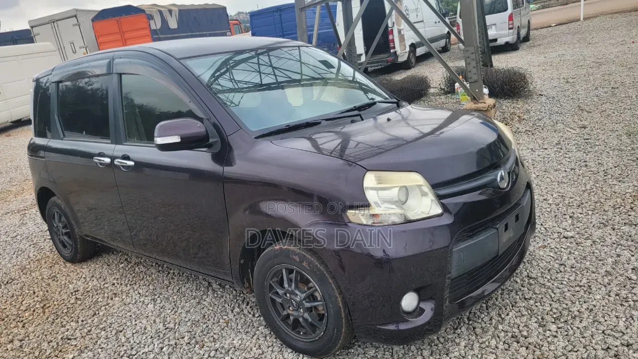 Toyota Sienta 2015 Gray