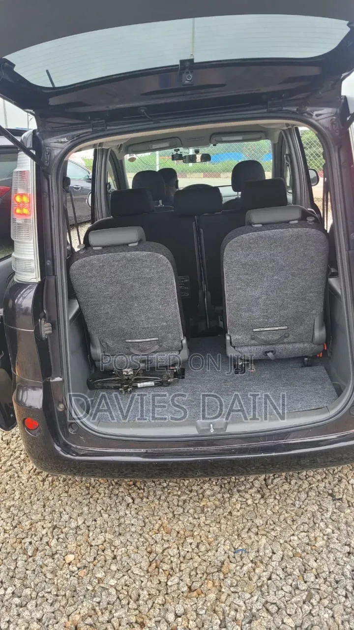 Toyota Sienta 2015 Gray