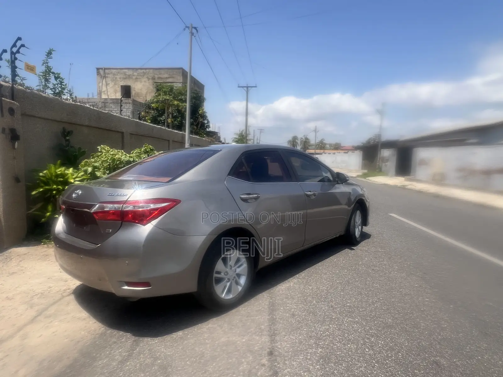 Toyota Corolla 2016 Gold
