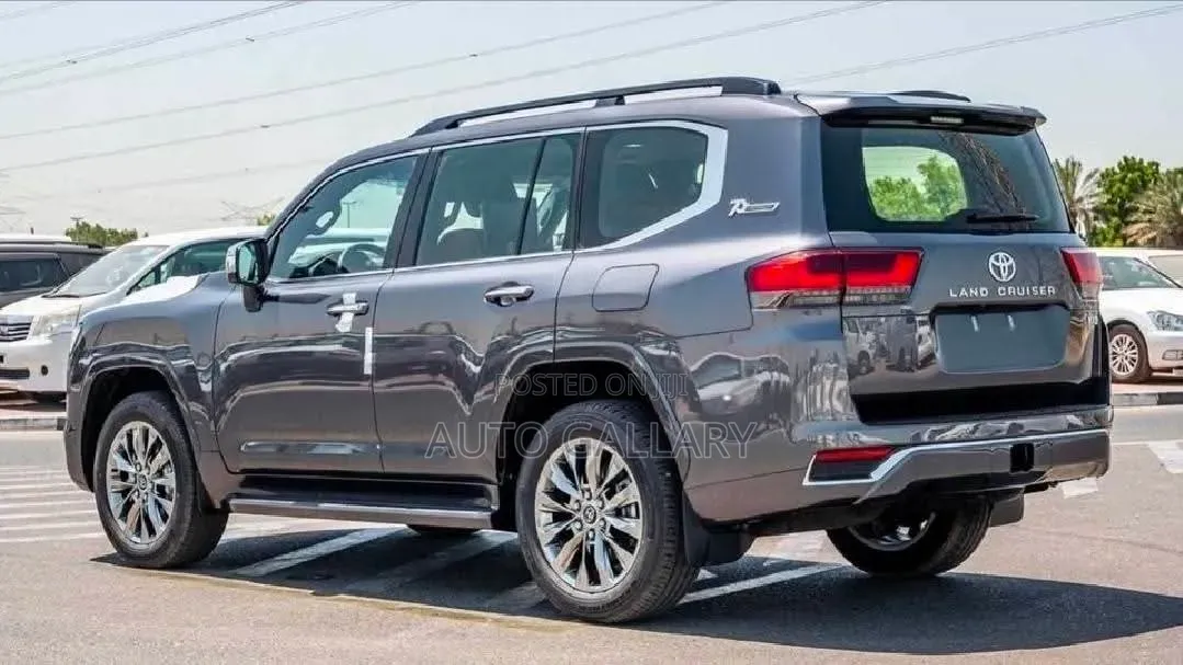 New Toyota Land Cruiser LC300 2025 Gray