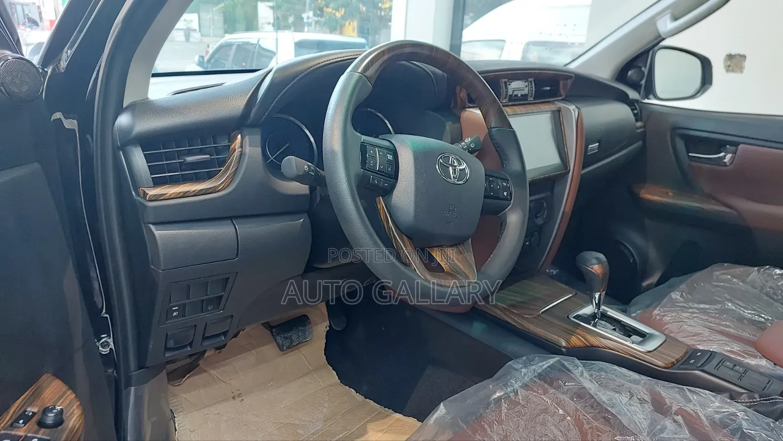 New Toyota Land Cruiser LC300 2025 Gray