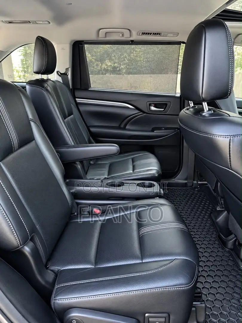 Toyota Highlander SE 4x2 V6 (3.5L 6cyl 8A) 2017 Black