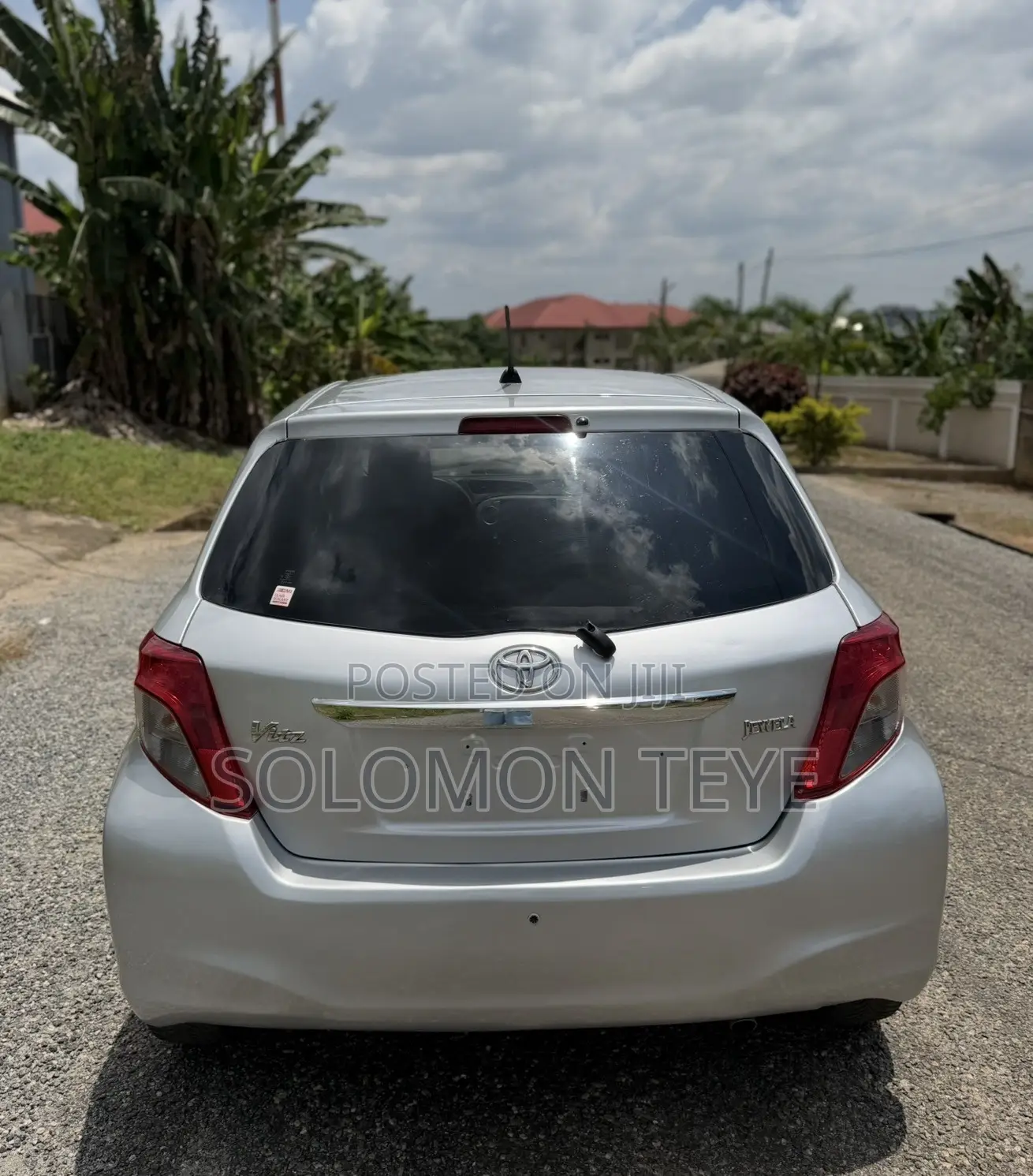 Toyota Vitz 1.3 FWD 5dr 2012 Gray