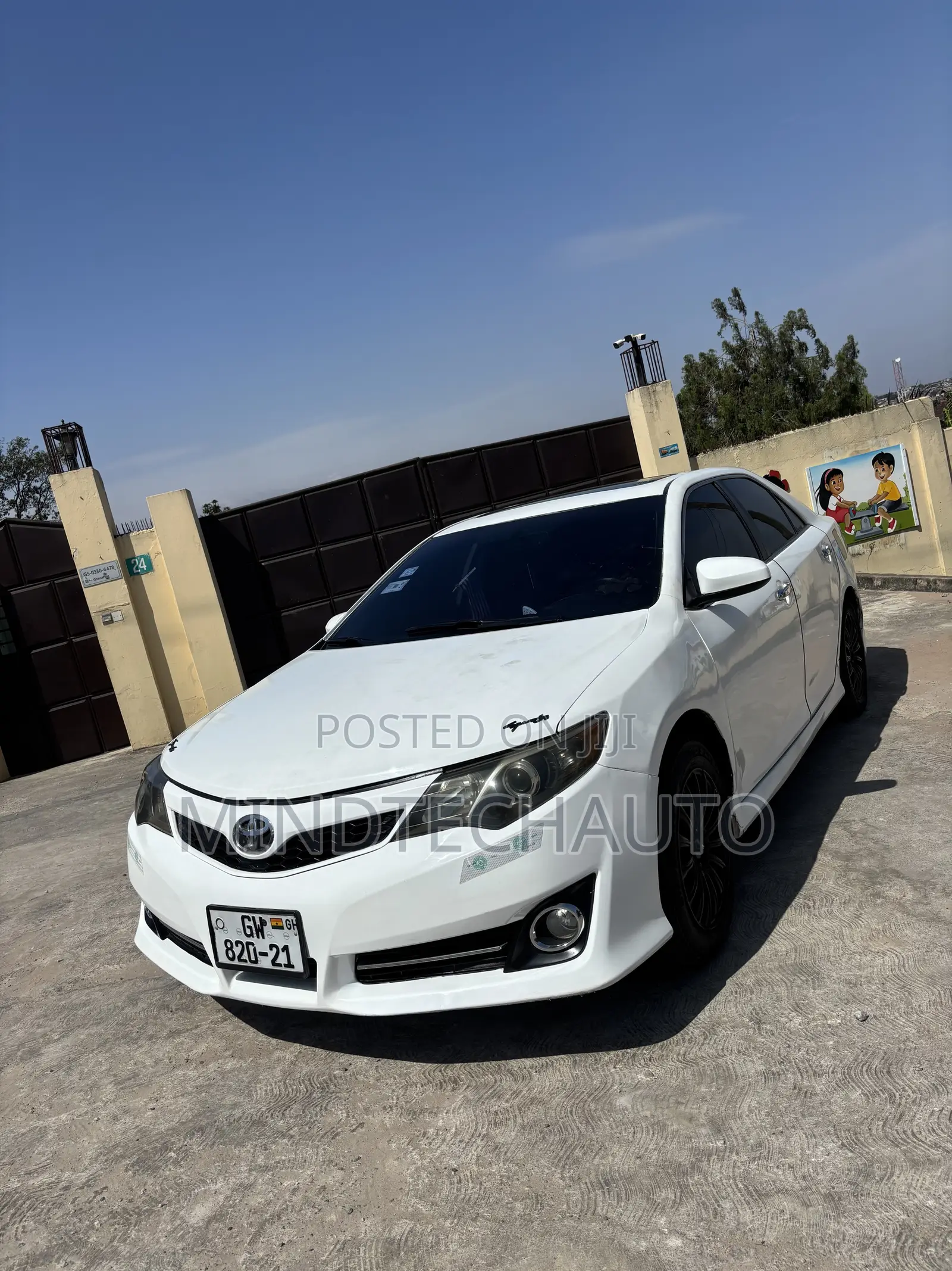 Toyota Camry SE Sport 4dr Sedan w/Prod. End 11/13 (2.5L 4cyl 6A) 2014