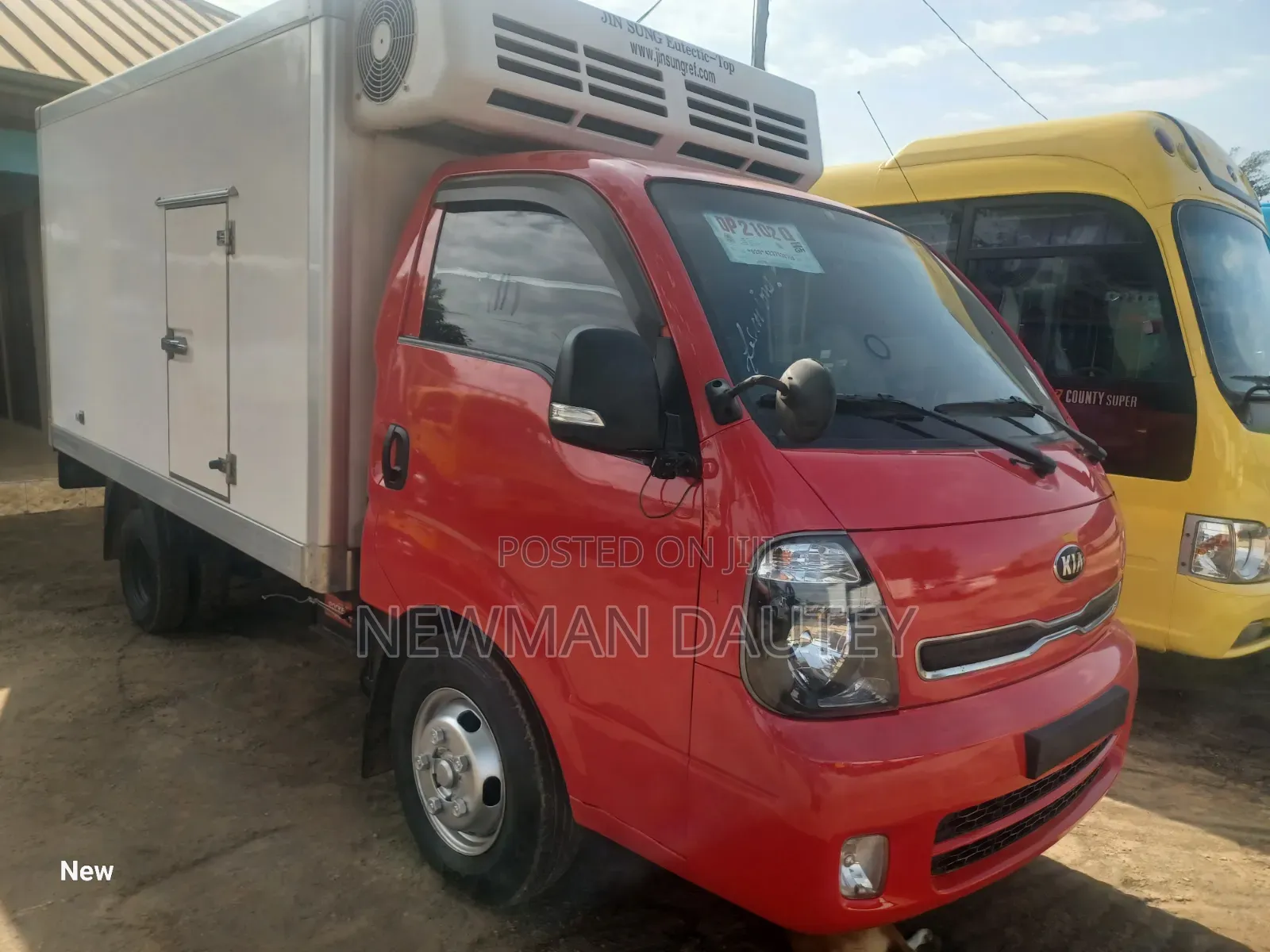 Truck Bongo Fridge Red 2020