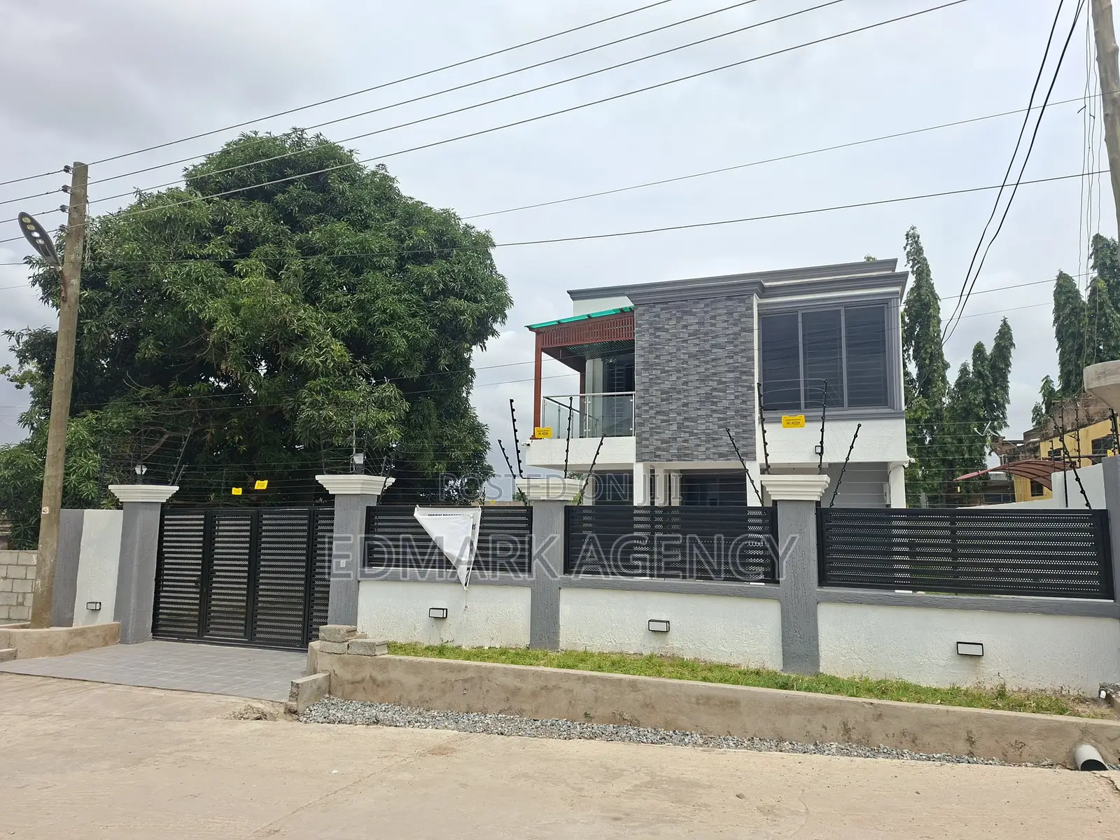 4bdrm House in Achimota, The Mall for sale