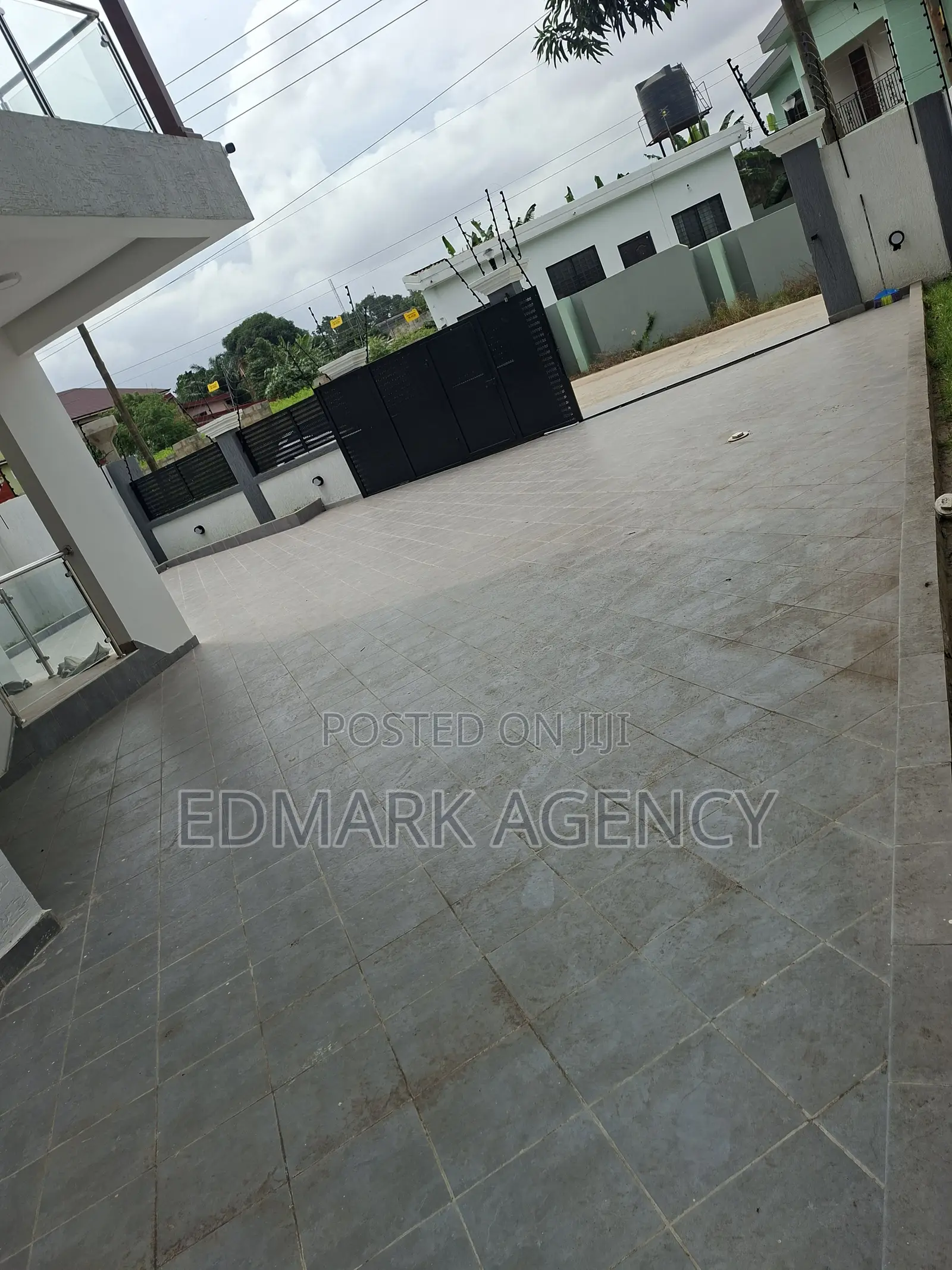4bdrm House in Achimota, The Mall for sale