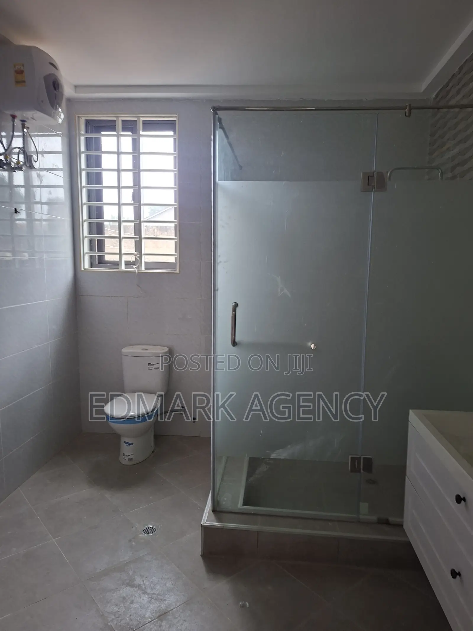 4bdrm House in Achimota, The Mall for sale