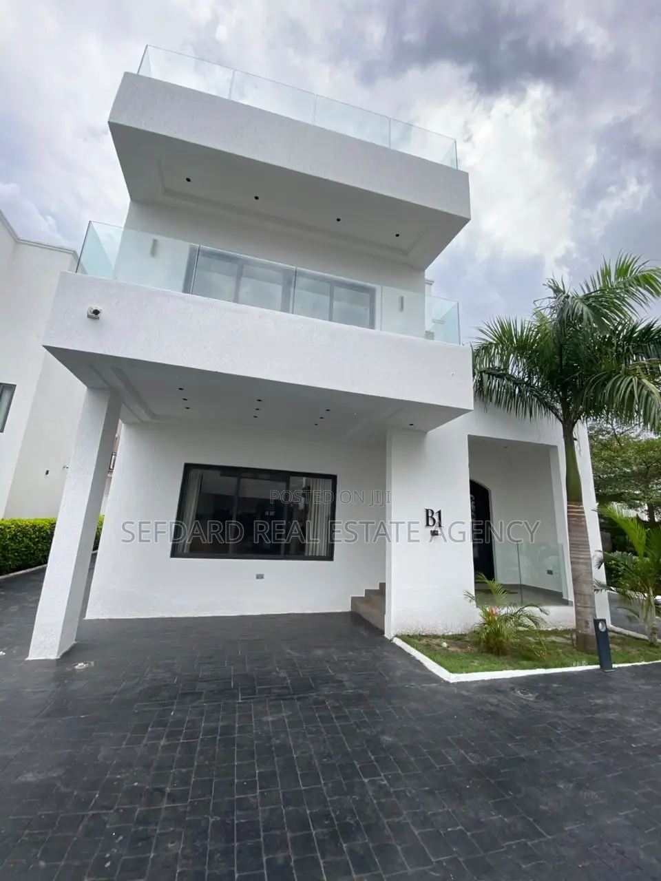 3bdrm Duplex in Sefdard Properties, East Legon for sale