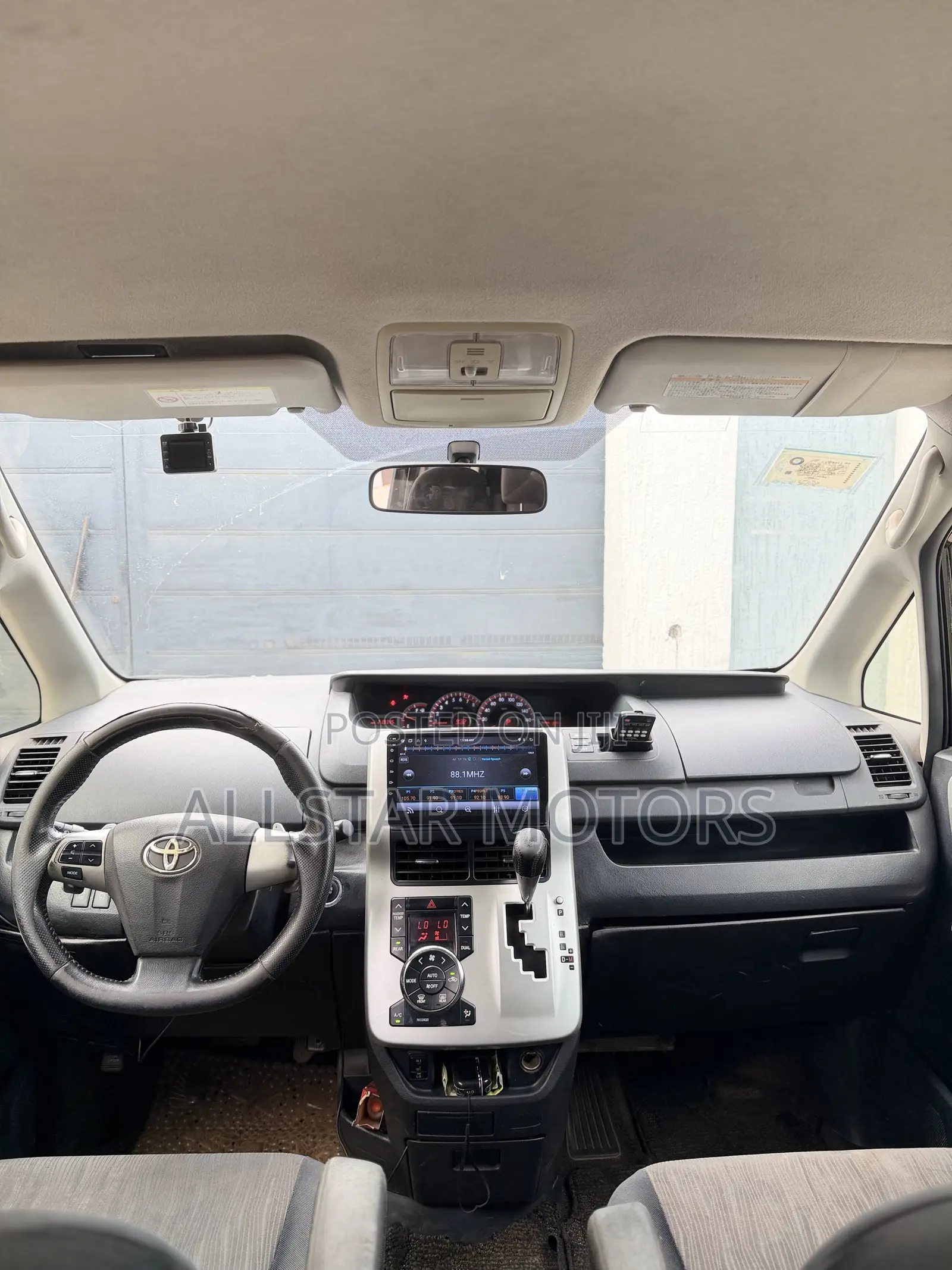 Toyota Voxy V 4WD 7-Seater 2012 Black